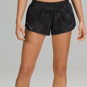 Lululemon Hotty Hot Low-Rise Lined Short 2.5" (SIZE 2)